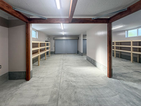 厚沢部町緑町ふれあいセンター車庫棟 内部